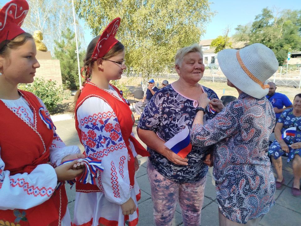 Разноцветный флаг России – Разноцветный флаг России –