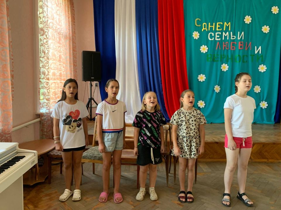 В нашем Приазовском Доме Культуры юные таланты оттачивают мастерство, шаг за шагом приближаясь к идеальному звучанию! В нашем Приазовском Доме Культуры юные таланты оттачивают мастерство, шаг за шагом приближаясь к идеальному звучанию!