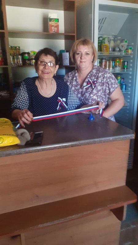 Над Родиной взмывает триколор Над Родиной взмывает триколор