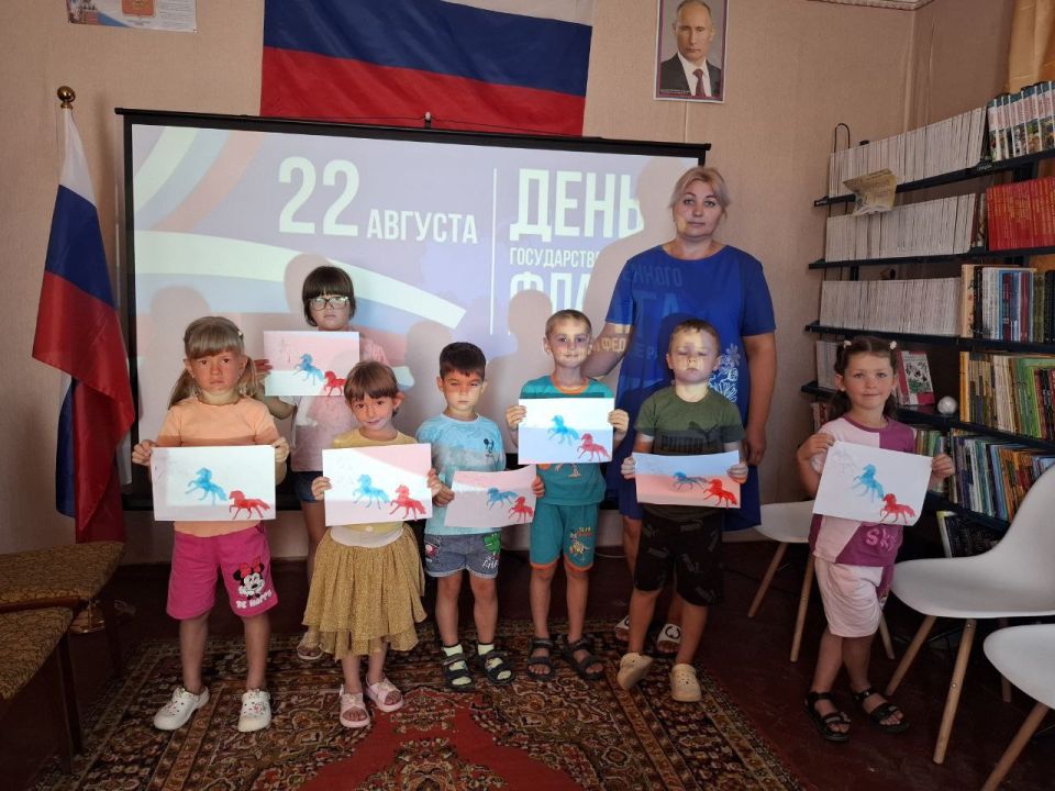 "День Российского флага" в нашей библиотеке! ** "День Российского флага" в нашей библиотеке! **