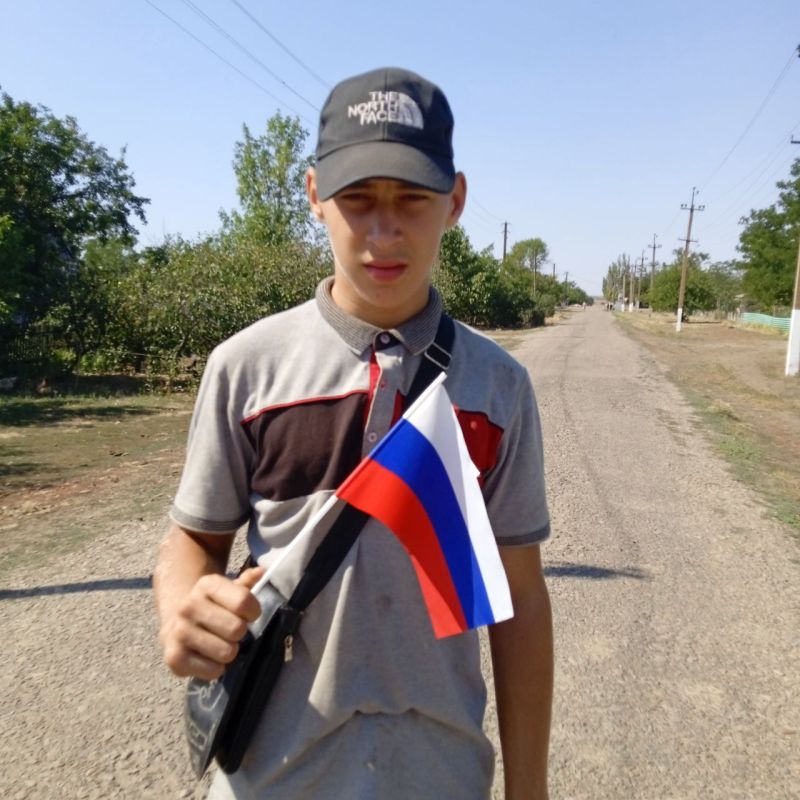 " Триколор родной страны". День российского флага - это праздник всех поколений россиян, дань уважения истории великой страны " Триколор родной страны". День российского флага - это праздник всех поколений россиян, дань уважения истории великой страны