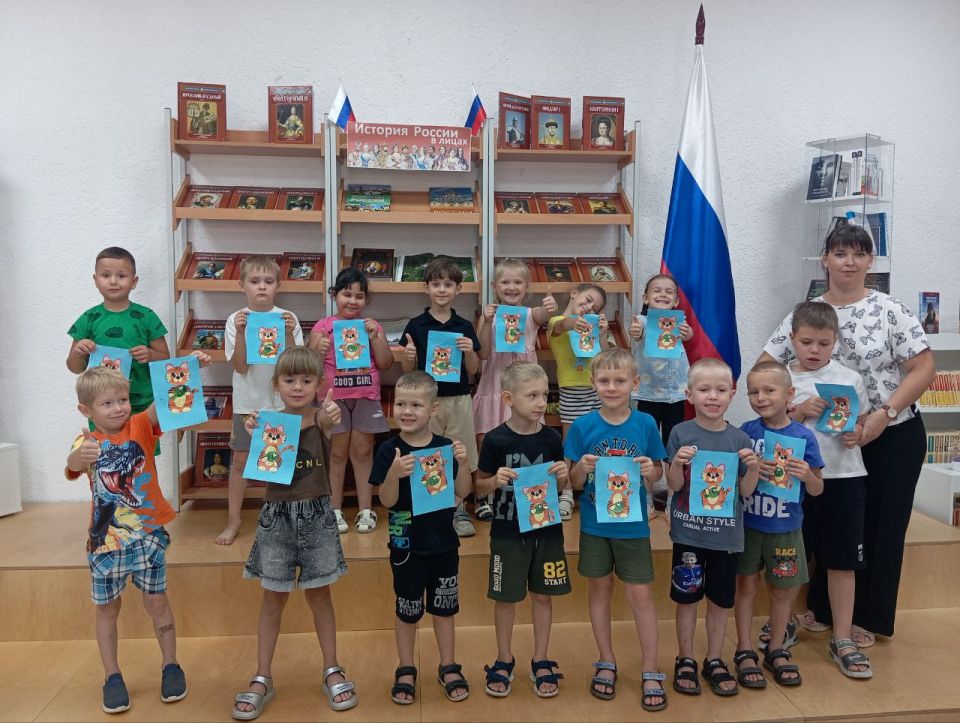 Сегодня в Приазовской центральной библиотеке прошло увлекательное мероприятие, посвященное творчеству замечательного писателя Константина Паустовского, для ребят детского сада "Красная шапочка" Сегодня в Приазовской центральной библиотеке прошло увлекательное мероприятие, посвященное творчеству замечательного писателя Константина Паустовского, для ребят детского сада "Красная шапочка"