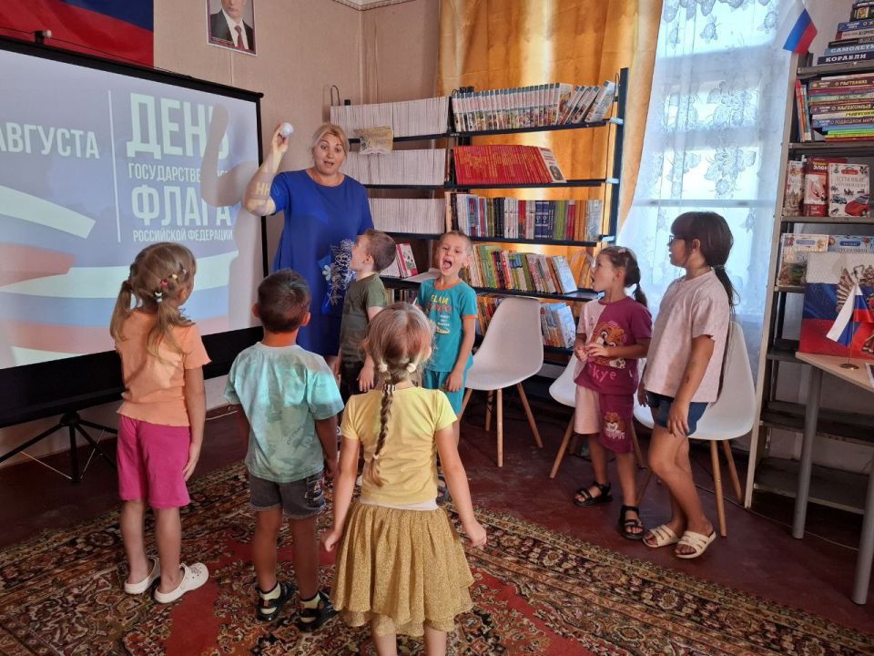 "День Российского флага" в нашей библиотеке! ** "День Российского флага" в нашей библиотеке! **