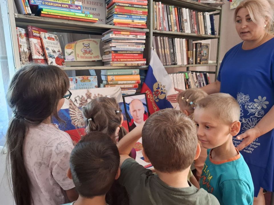 "День Российского флага" в нашей библиотеке! ** "День Российского флага" в нашей библиотеке! **