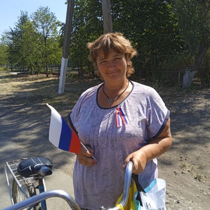 " Триколор родной страны". День российского флага - это праздник всех поколений россиян, дань уважения истории великой страны " Триколор родной страны". День российского флага - это праздник всех поколений россиян, дань уважения истории великой страны