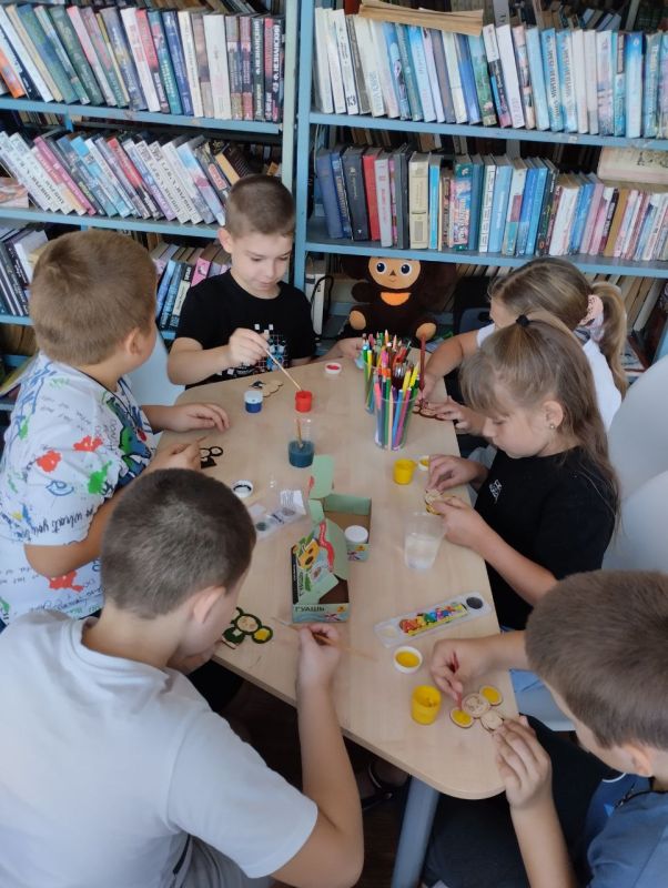 20 августа отмечался добрый детский - День рождения Чебурашки, посвященный славной и диковинной зверюшке, придуманной Эдуардом Успенским 20 августа отмечался добрый детский - День рождения Чебурашки, посвященный славной и диковинной зверюшке, придуманной Эдуардом Успенским