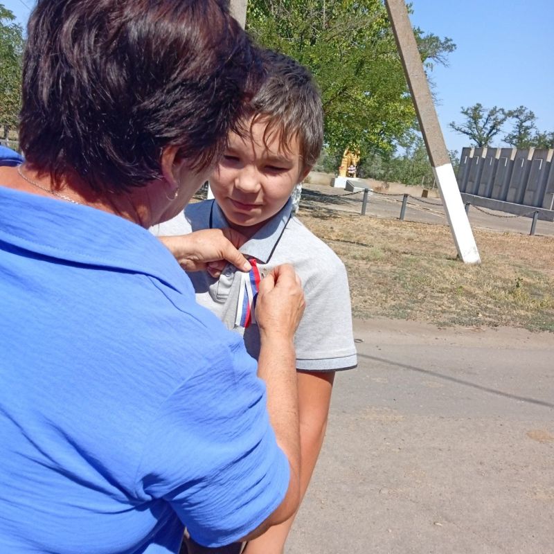 " Триколор родной страны". День российского флага - это праздник всех поколений россиян, дань уважения истории великой страны " Триколор родной страны". День российского флага - это праздник всех поколений россиян, дань уважения истории великой страны