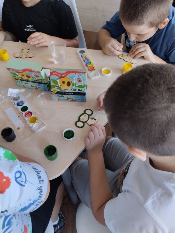 20 августа отмечался добрый детский - День рождения Чебурашки, посвященный славной и диковинной зверюшке, придуманной Эдуардом Успенским 20 августа отмечался добрый детский - День рождения Чебурашки, посвященный славной и диковинной зверюшке, придуманной Эдуардом Успенским