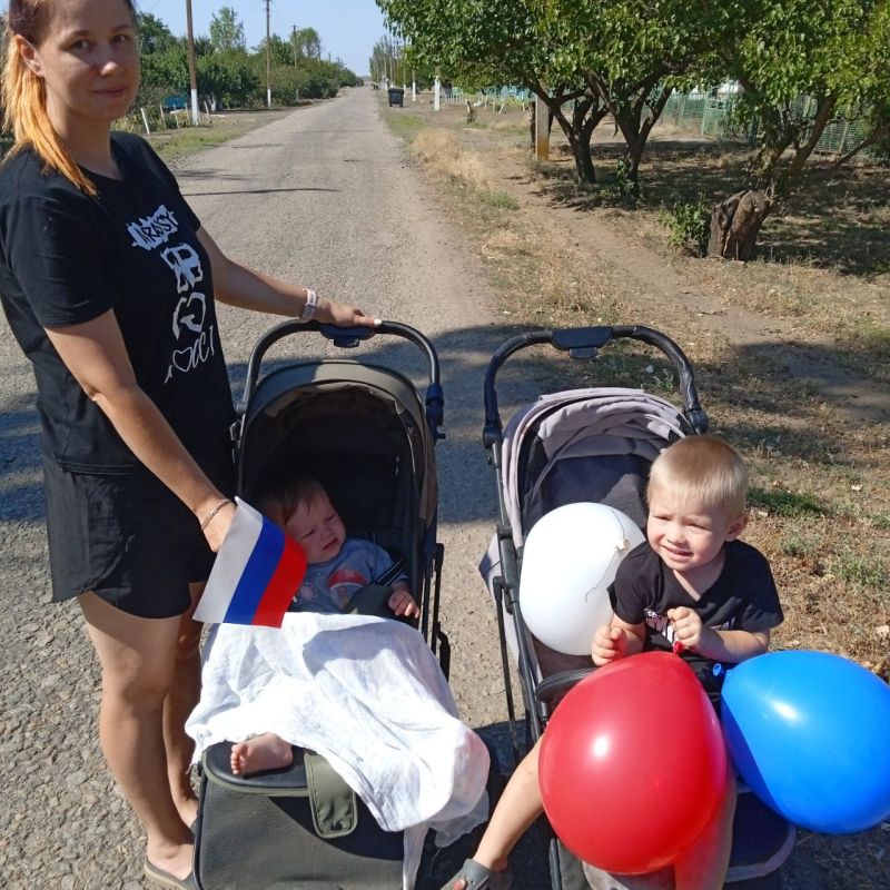 " Триколор родной страны". День российского флага - это праздник всех поколений россиян, дань уважения истории великой страны " Триколор родной страны". День российского флага - это праздник всех поколений россиян, дань уважения истории великой страны
