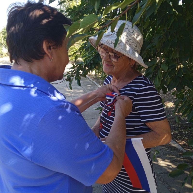 " Триколор родной страны". День российского флага - это праздник всех поколений россиян, дань уважения истории великой страны " Триколор родной страны". День российского флага - это праздник всех поколений россиян, дань уважения истории великой страны