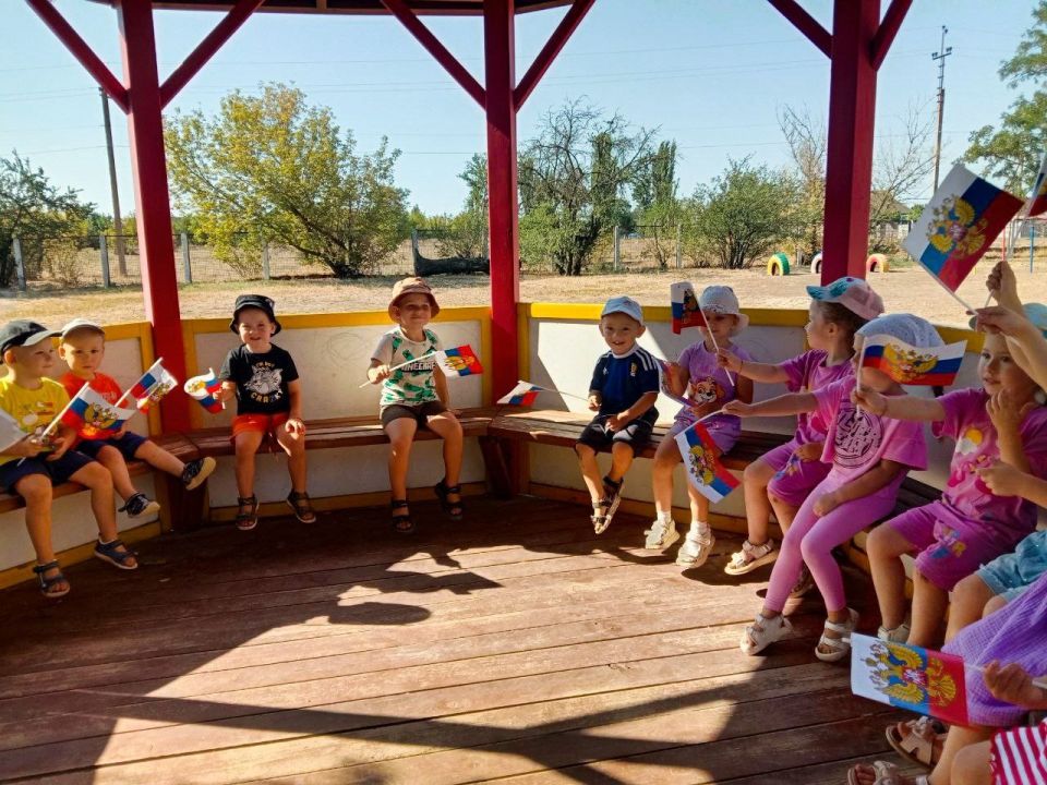 Акция «Три цвета Родины» в селе Гирсовка Акция «Три цвета Родины» в селе Гирсовка