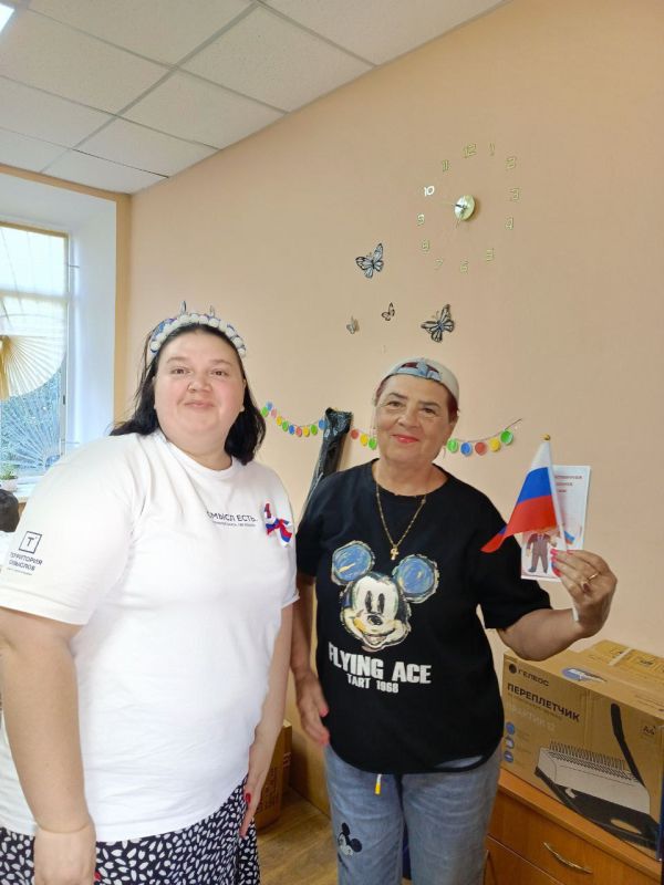 Ботиевская библиотека провела акцию «День государственного флага Российской Федерации», в ходе которой были организованы раздача памятных флажков и информационных буклетов жителям Ботиевская библиотека провела акцию «День государственного флага Российской Федерации», в ходе которой были организованы раздача памятных флажков и информационных буклетов жителям