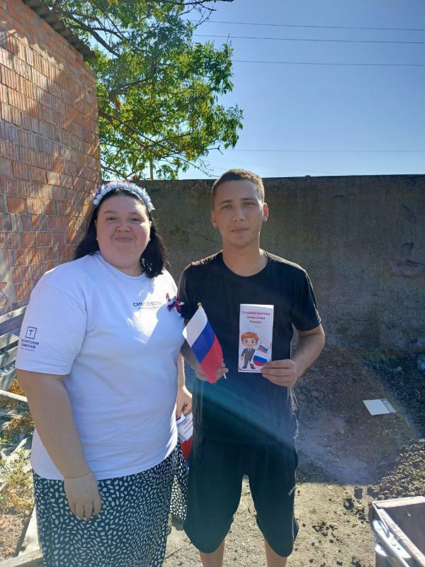 Ботиевская библиотека провела акцию «День государственного флага Российской Федерации», в ходе которой были организованы раздача памятных флажков и информационных буклетов жителям Ботиевская библиотека провела акцию «День государственного флага Российской Федерации», в ходе которой были организованы раздача памятных флажков и информационных буклетов жителям