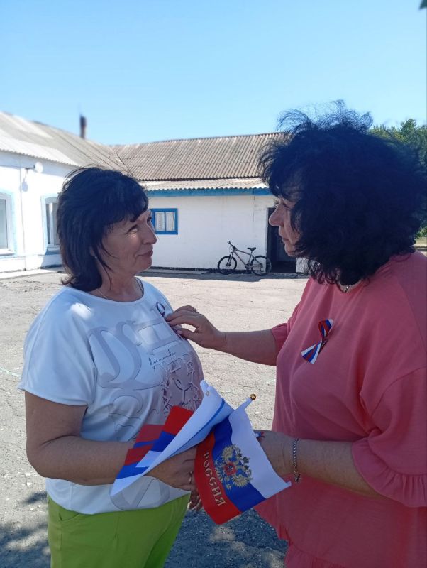 "ПОД СИМВОЛОМ СЛАВНЫМ МОГУЧЕЙ СТРАНЫ!" "ПОД СИМВОЛОМ СЛАВНЫМ МОГУЧЕЙ СТРАНЫ!"