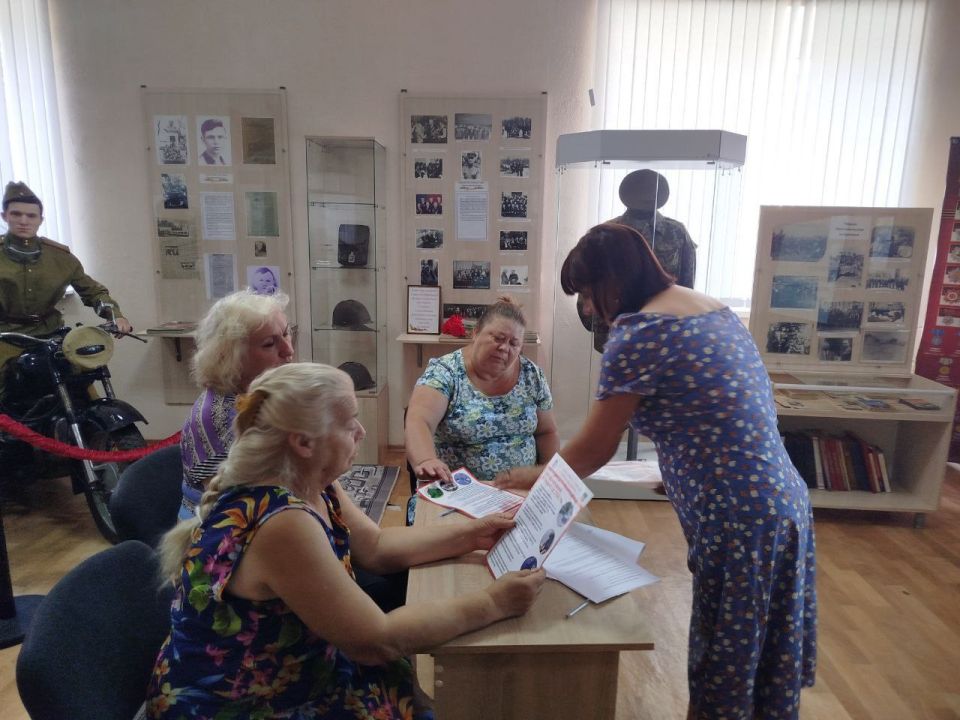 21.08.2025г. в МБУ «Приазовский краеведческий музей» проведен информационный час в ходе которого участники были информированы о Рекомендациях по обеспечению антитеррористической защищенности учреждений, подведомственных... 21.08.2025г. в МБУ «Приазовский краеведческий музей» проведен информационный час в ходе которого участники были информированы о Рекомендациях по обеспечению антитеррористической защищенности учреждений, подведомственных...