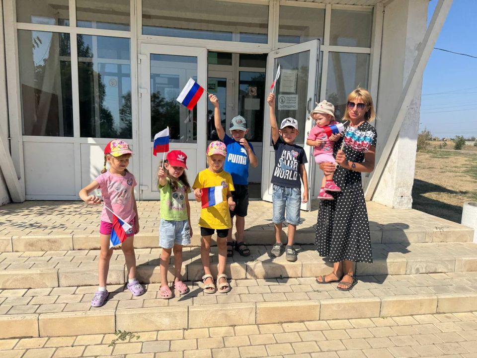 В Дунаевском СДК прошел тематический день "Флаг - Символ Родной Державы" посвященный В Дунаевском СДК прошел тематический день "Флаг - Символ Родной Державы" посвященный