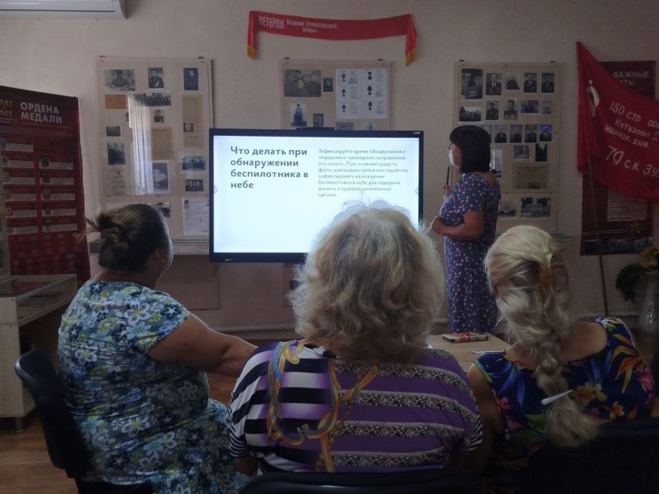 21.08.2025г. в МБУ «Приазовский краеведческий музей» проведен информационный час в ходе которого участники были информированы о Рекомендациях по обеспечению антитеррористической защищенности учреждений, подведомственных... 21.08.2025г. в МБУ «Приазовский краеведческий музей» проведен информационный час в ходе которого участники были информированы о Рекомендациях по обеспечению антитеррористической защищенности учреждений, подведомственных...