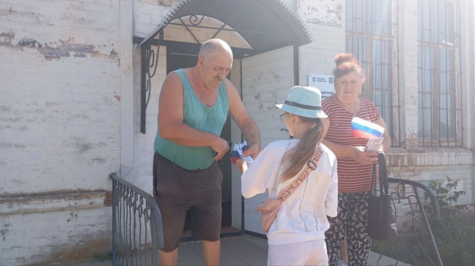 Сегодня 22 августа в честь празднования дня Государственного флага Российской Федерации состоялась патриотическая акция "В руках у каждого" в которой юные патриоты страны подарили символ нашей необъятной Родины Сегодня 22 августа в честь празднования дня Государственного флага Российской Федерации состоялась патриотическая акция "В руках у каждого" в которой юные патриоты страны подарили символ нашей необъятной Родины