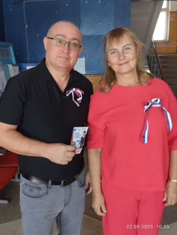 Культработники Давыдовского СДК передают всем жителям округа поздравления с Днём Государственного флага Российской Федерации! Культработники Давыдовского СДК передают всем жителям округа поздравления с Днём Государственного флага Российской Федерации!