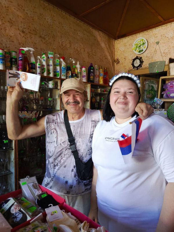 Ботиевская библиотека провела акцию «День государственного флага Российской Федерации», в ходе которой были организованы раздача памятных флажков и информационных буклетов жителям Ботиевская библиотека провела акцию «День государственного флага Российской Федерации», в ходе которой были организованы раздача памятных флажков и информационных буклетов жителям