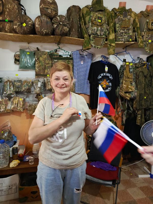 Ботиевская библиотека провела акцию «День государственного флага Российской Федерации», в ходе которой были организованы раздача памятных флажков и информационных буклетов жителям Ботиевская библиотека провела акцию «День государственного флага Российской Федерации», в ходе которой были организованы раздача памятных флажков и информационных буклетов жителям