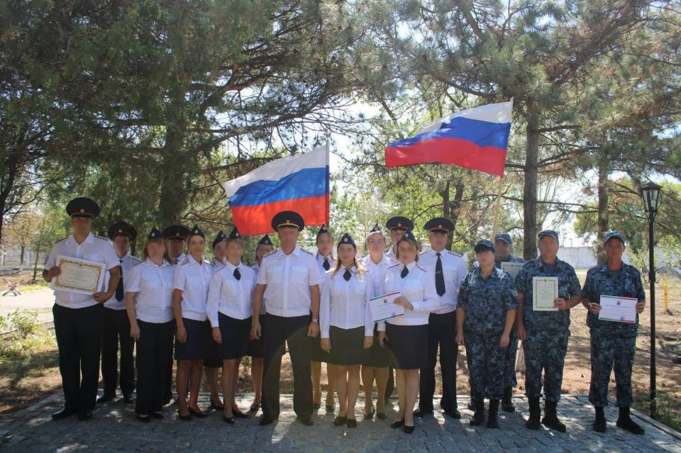 Сотрудники ИК-2 УФСИН России по Запорожской области отметили День Государственного флага Российской Федерации Сотрудники ИК-2 УФСИН России по Запорожской области отметили День Государственного флага Российской Федерации
