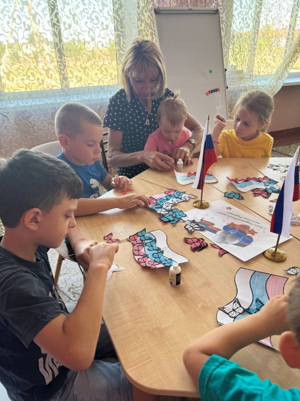 В Дунаевском СДК прошел тематический день "Флаг - Символ Родной Державы" посвященный В Дунаевском СДК прошел тематический день "Флаг - Символ Родной Державы" посвященный