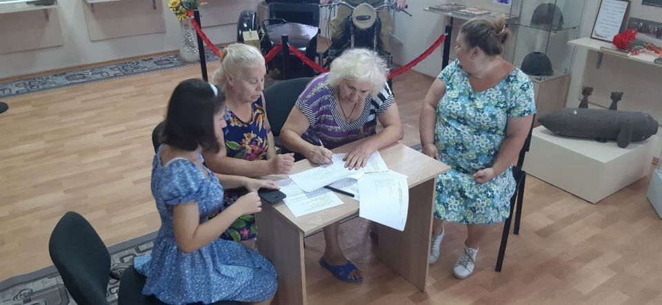 21.08.2025г. в МБУ «Приазовский краеведческий музей» проведен информационный час в ходе которого участники были информированы о Рекомендациях по обеспечению антитеррористической защищенности учреждений, подведомственных... 21.08.2025г. в МБУ «Приазовский краеведческий музей» проведен информационный час в ходе которого участники были информированы о Рекомендациях по обеспечению антитеррористической защищенности учреждений, подведомственных...