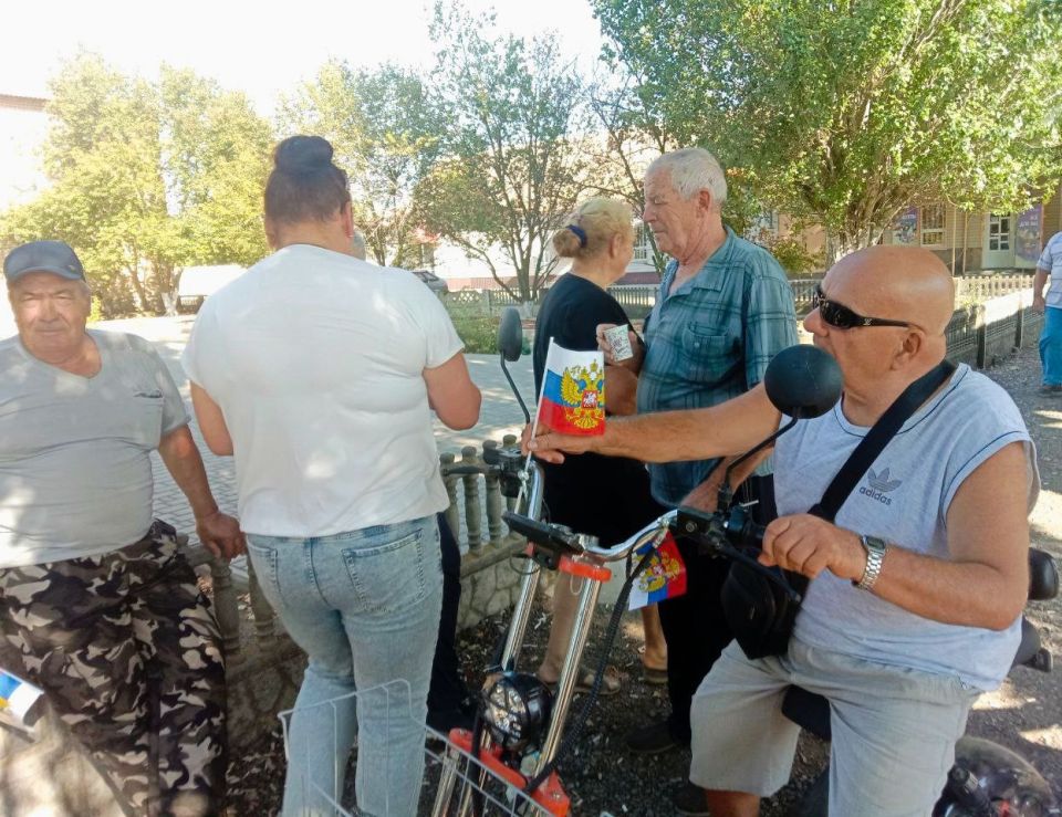 Акция «Три цвета Родины» в селе Гирсовка Акция «Три цвета Родины» в селе Гирсовка