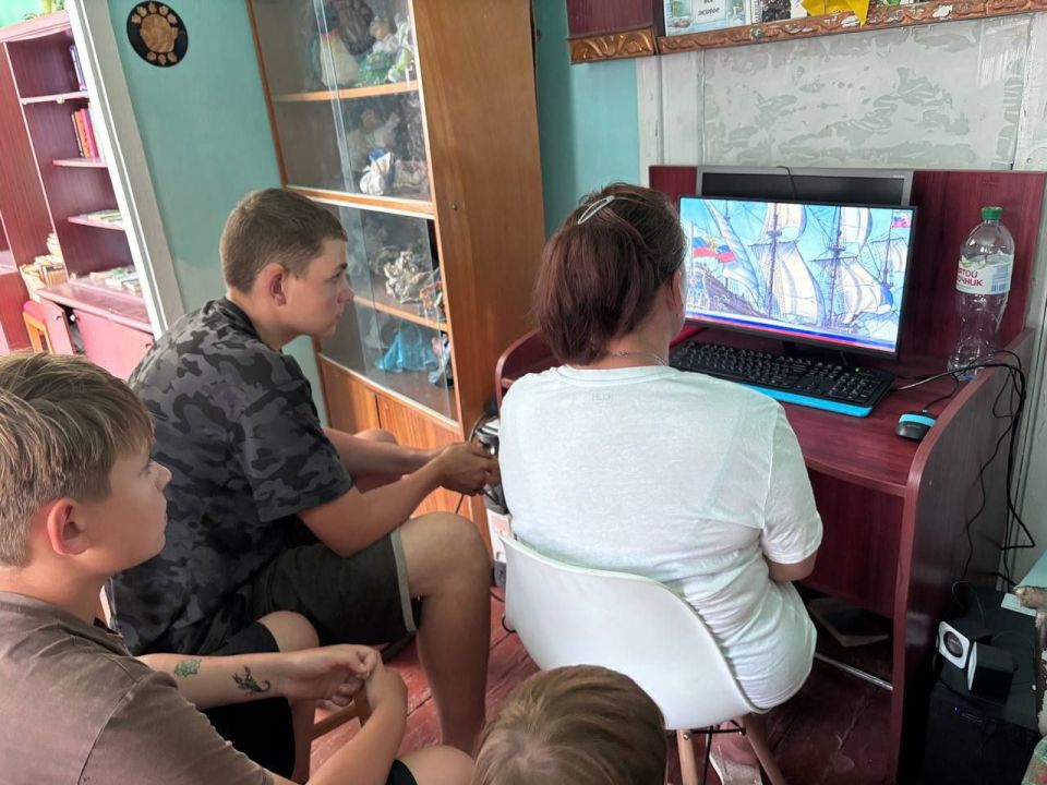 22 августа мы отмечаем важный праздник – День российского флага.В Воскресенском сельском доме культуры ребята посмотрели видео-презентацию "Символика, рождённая историей" 22 августа мы отмечаем важный праздник – День российского флага.В Воскресенском сельском доме культуры ребята посмотрели видео-презентацию "Символика, рождённая историей"