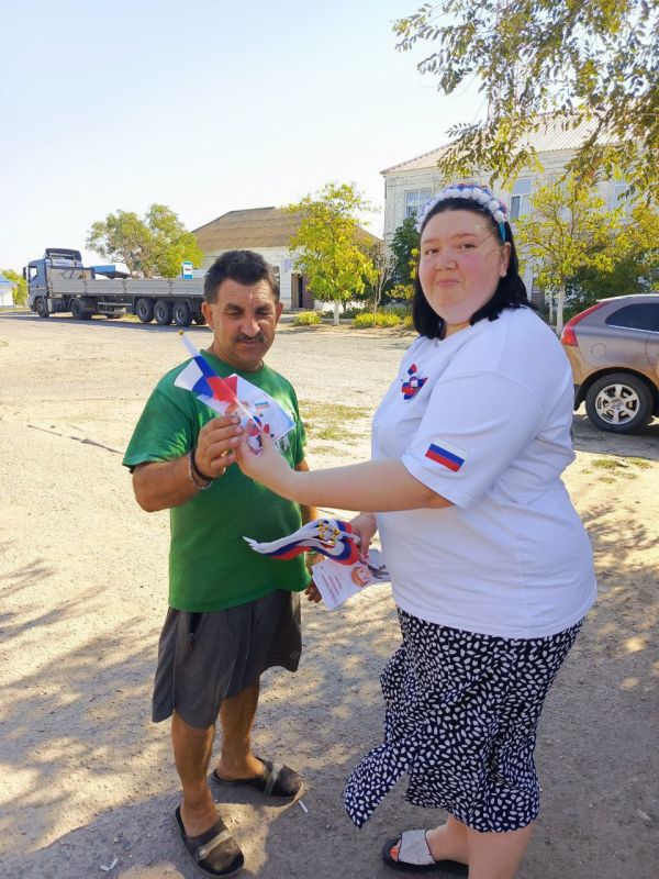 Ботиевская библиотека провела акцию «День государственного флага Российской Федерации», в ходе которой были организованы раздача памятных флажков и информационных буклетов жителям Ботиевская библиотека провела акцию «День государственного флага Российской Федерации», в ходе которой были организованы раздача памятных флажков и информационных буклетов жителям