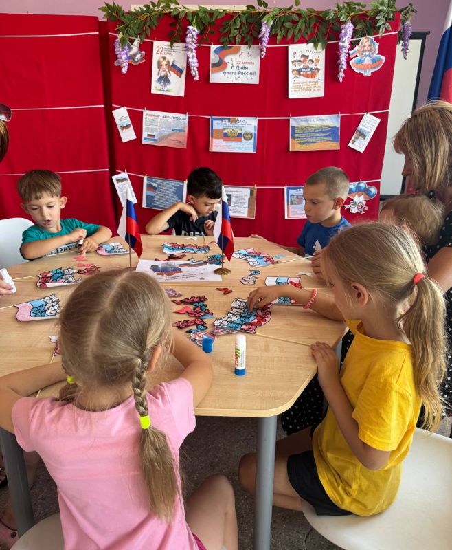 В Дунаевском СДК прошел тематический день "Флаг - Символ Родной Державы" посвященный В Дунаевском СДК прошел тематический день "Флаг - Символ Родной Державы" посвященный