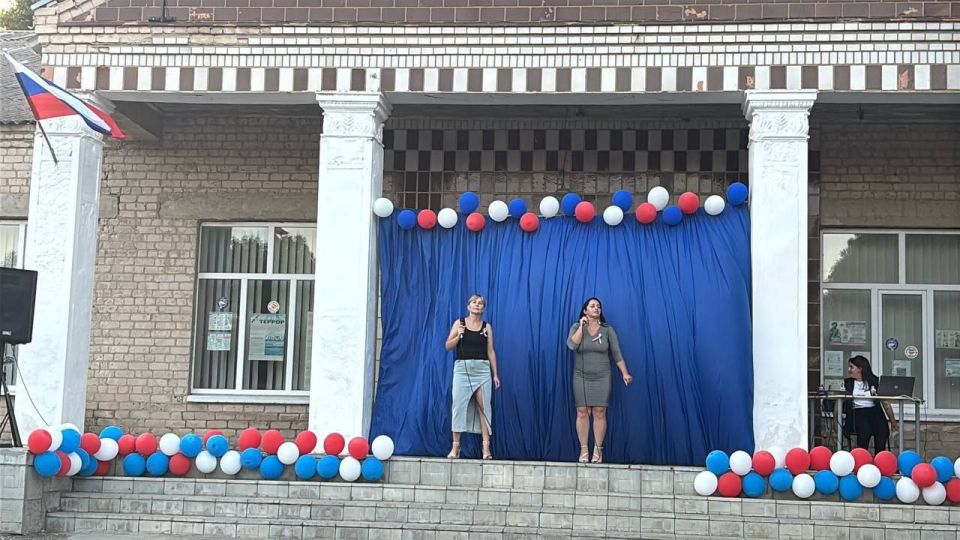 В Таврийском доме культуры состоялся праздничный концерт, посвященный Дню Государственного Флага Российской Федерации! В Таврийском доме культуры состоялся праздничный концерт, посвященный Дню Государственного Флага Российской Федерации!