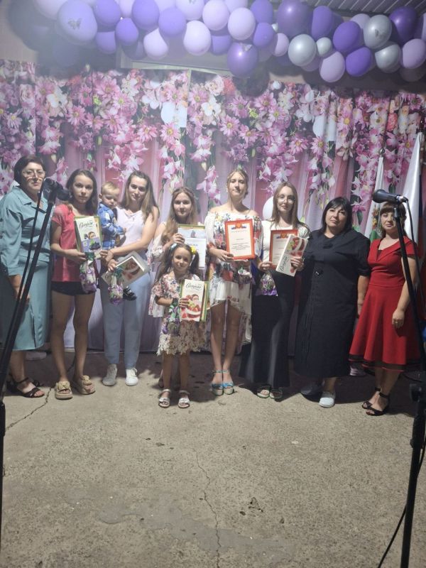 22.08.2025.. Дмитриевский СДК собрал жителей на празднование Дня села. Этот день был особенно символичным, так как совпал с Днем Российского флага 22.08.2025.. Дмитриевский СДК собрал жителей на празднование Дня села. Этот день был особенно символичным, так как совпал с Днем Российского флага