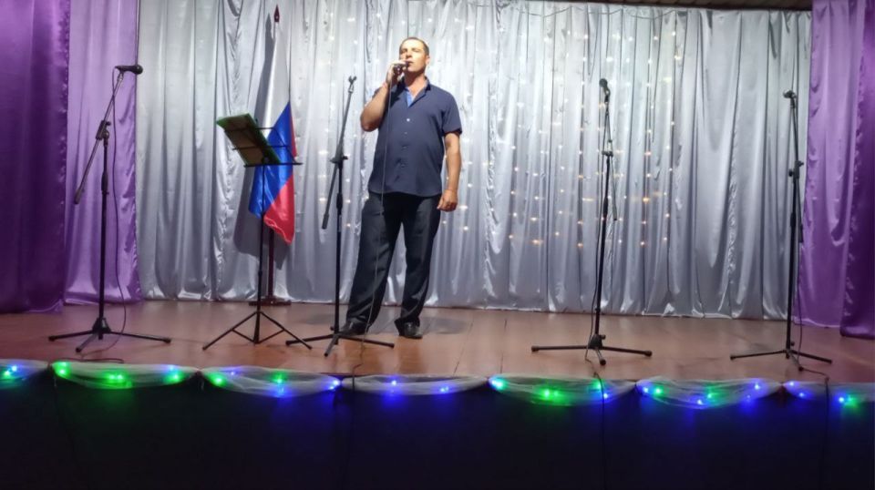 День Российского флага — праздник всех россиян, символ славы, независимости и могущества, достижений и побед нашего народа День Российского флага — праздник всех россиян, символ славы, независимости и могущества, достижений и побед нашего народа