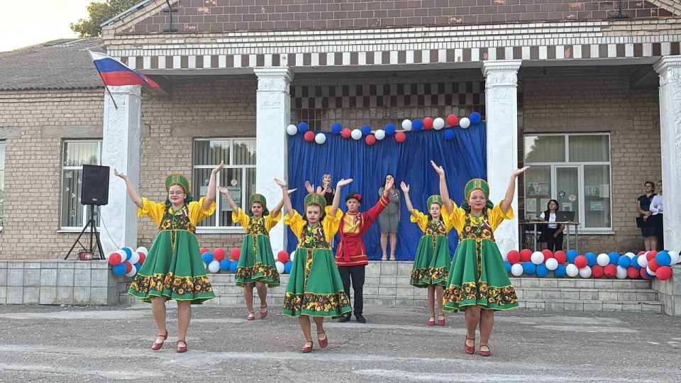 В Таврийском доме культуры состоялся праздничный концерт, посвященный Дню Государственного Флага Российской Федерации! В Таврийском доме культуры состоялся праздничный концерт, посвященный Дню Государственного Флага Российской Федерации!