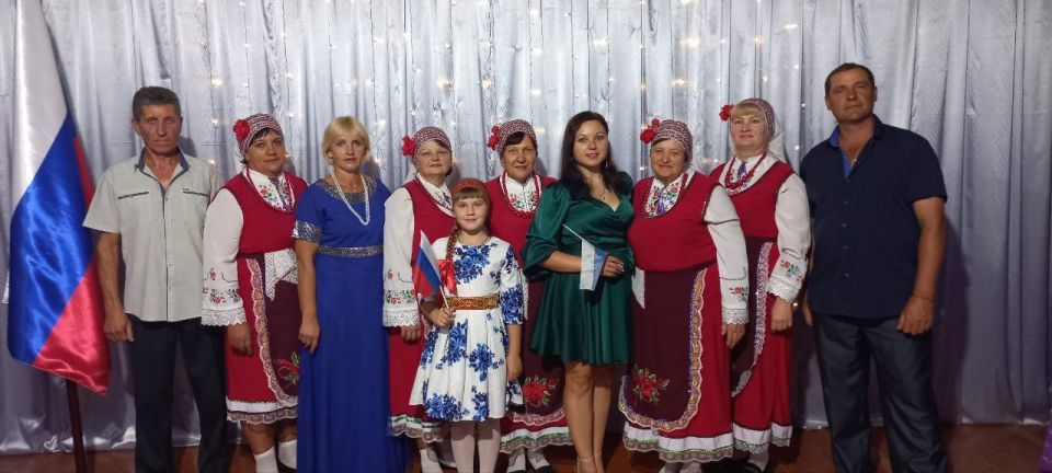 День Российского флага — праздник всех россиян, символ славы, независимости и могущества, достижений и побед нашего народа День Российского флага — праздник всех россиян, символ славы, независимости и могущества, достижений и побед нашего народа