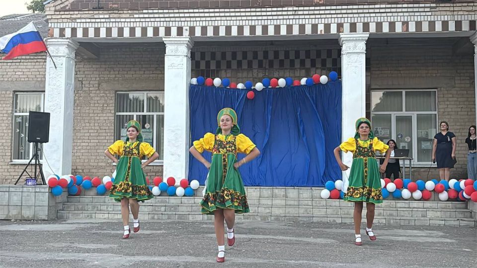 В Таврийском доме культуры состоялся праздничный концерт, посвященный Дню Государственного Флага Российской Федерации! В Таврийском доме культуры состоялся праздничный концерт, посвященный Дню Государственного Флага Российской Федерации!