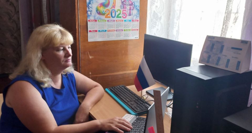 Сотрудники Степановского Второго и Богдановского сельских домов культуры приняли участие во флешмобе ко Дню флага Российской Федерации " Символ России на рабочем месте" Сотрудники Степановского Второго и Богдановского сельских домов культуры приняли участие во флешмобе ко Дню флага Российской Федерации " Символ России на рабочем месте"