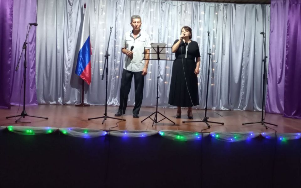 День Российского флага — праздник всех россиян, символ славы, независимости и могущества, достижений и побед нашего народа День Российского флага — праздник всех россиян, символ славы, независимости и могущества, достижений и побед нашего народа