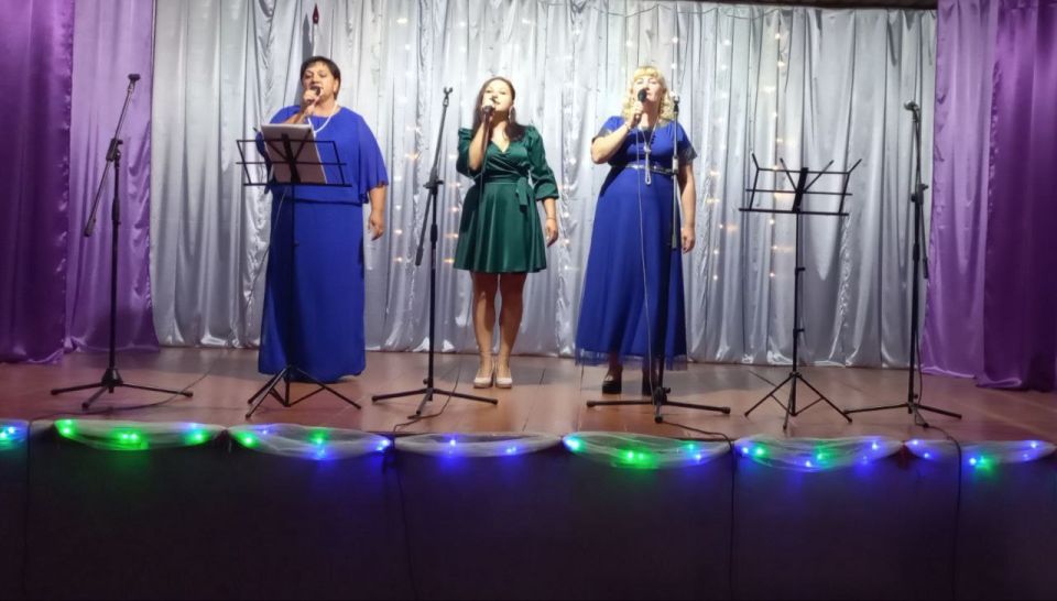 День Российского флага — праздник всех россиян, символ славы, независимости и могущества, достижений и побед нашего народа День Российского флага — праздник всех россиян, символ славы, независимости и могущества, достижений и побед нашего народа