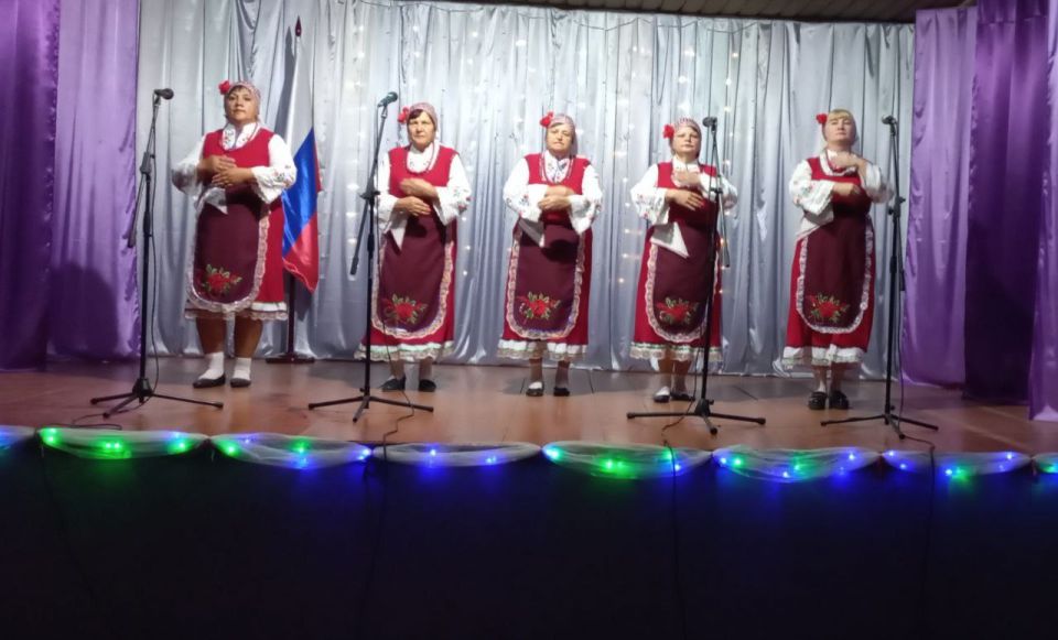 День Российского флага — праздник всех россиян, символ славы, независимости и могущества, достижений и побед нашего народа День Российского флага — праздник всех россиян, символ славы, независимости и могущества, достижений и побед нашего народа