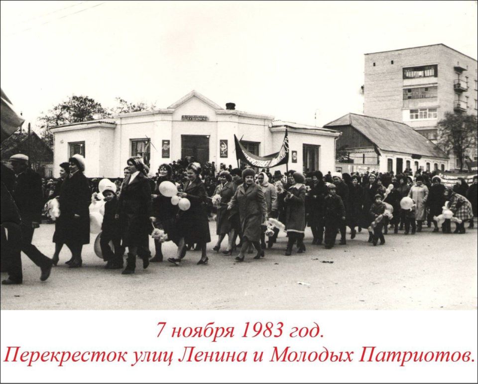 Дорогие подписчики, посмотрите какие ретро-фотографии представил на фотоконкурс: "Любимый поселок в объективе" наш Акимовский районный историко- краеведческий музей (номинация "Мгновения истории)! Словно фрагменты... Дорогие подписчики, посмотрите какие ретро-фотографии представил на фотоконкурс: "Любимый поселок в объективе" наш Акимовский районный историко- краеведческий музей (номинация "Мгновения истории)! Словно фрагменты...