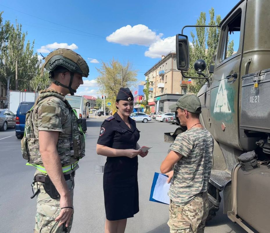 Сотрудники Госавтоинспекции совместно с инспекторами 219 военной автомобильной инспекции (территориальная) провели профилактические беседы с водителями, направленные на недопущение дорожно-транспортных происшествий Сотрудники Госавтоинспекции совместно с инспекторами 219 военной автомобильной инспекции (территориальная) провели профилактические беседы с водителями, направленные на недопущение дорожно-транспортных происшествий