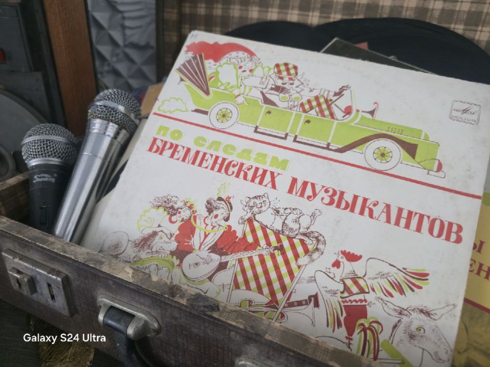 В Надеждинском Доме культуры появилась еще одна выставка по мотивами известного мультика " По следам бременских музыкантов " В Надеждинском Доме культуры появилась еще одна выставка по мотивами известного мультика " По следам бременских музыкантов "