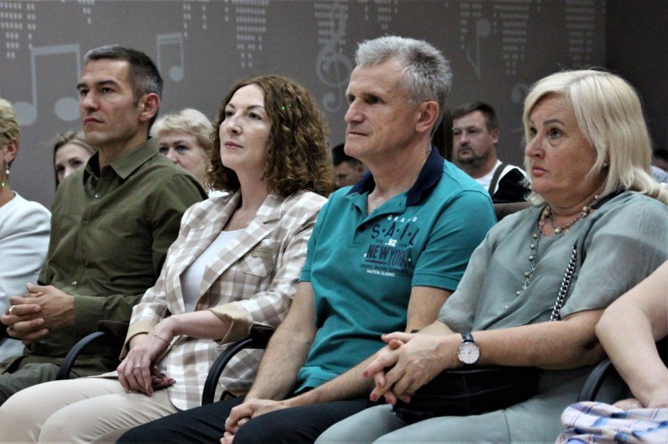 Фонд «Огонь жизни» передал интерактивные учебные пособия по музыке детским музыкальным школам Запорожской области Фонд «Огонь жизни» передал интерактивные учебные пособия по музыке детским музыкальным школам Запорожской области