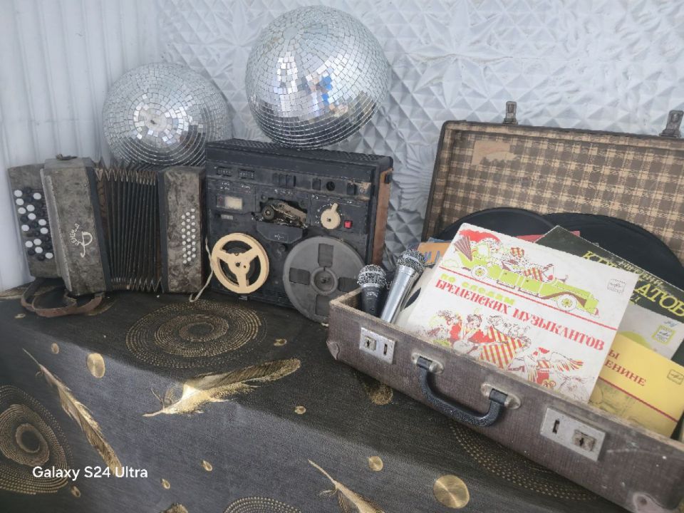 В Надеждинском Доме культуры появилась еще одна выставка по мотивами известного мультика " По следам бременских музыкантов " В Надеждинском Доме культуры появилась еще одна выставка по мотивами известного мультика " По следам бременских музыкантов "