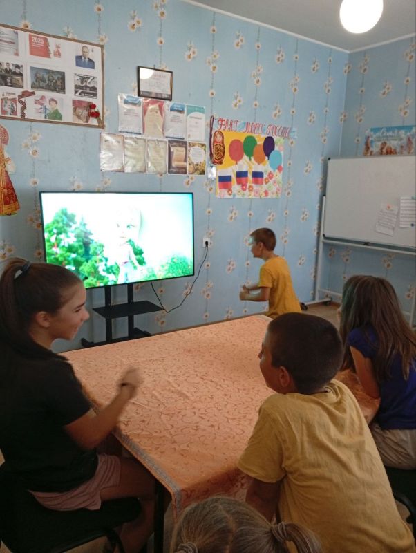 "ПО СЛЕДАМ БАРБОСКИНЫХ". Ярко, шумно и невероятно познавательно! Именно так прошла наша мульти-викторина "По следам Барбоскиных", которая объединила самых активных знатоков любимого мультфильма "ПО СЛЕДАМ БАРБОСКИНЫХ". Ярко, шумно и невероятно познавательно! Именно так прошла наша мульти-викторина "По следам Барбоскиных", которая объединила самых активных знатоков любимого мультфильма