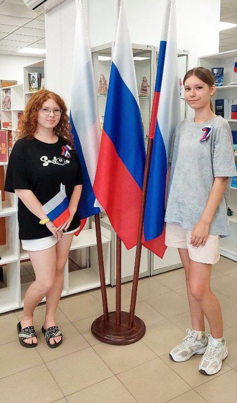 22 августа в Центральной городской библиотеке прошло тематическое мероприятие ко Дню Государственного флага РФ 22 августа в Центральной городской библиотеке прошло тематическое мероприятие ко Дню Государственного флага РФ