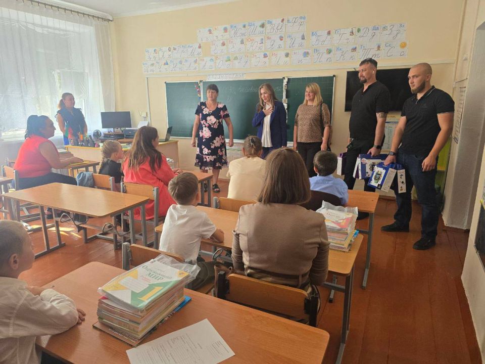 Алёна Трокай: Совместно с Главой Веселовского муниципального округа Игорем Александровичем Гагариновым, Иваном Николаевичем Дорошенко, генеральным директором АО "Щит Феникса", и Титовым Николаем Николаевичем, в преддверии 1... Алёна Трокай: Совместно с Главой Веселовского муниципального округа Игорем Александровичем Гагариновым, Иваном Николаевичем Дорошенко, генеральным директором АО "Щит Феникса", и Титовым Николаем Николаевичем, в преддверии 1...